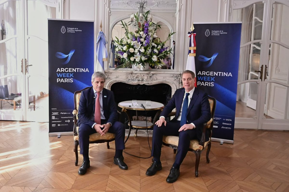 Two men seated in ornate chairs at Argentina Week Paris event.
