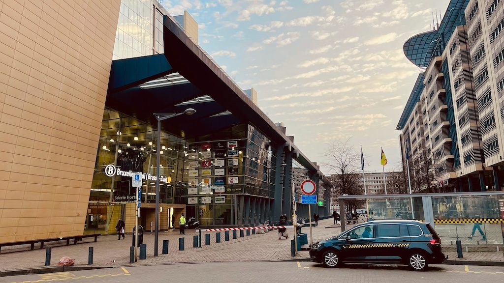 Brussels rail hub reopens after suspicious package scare