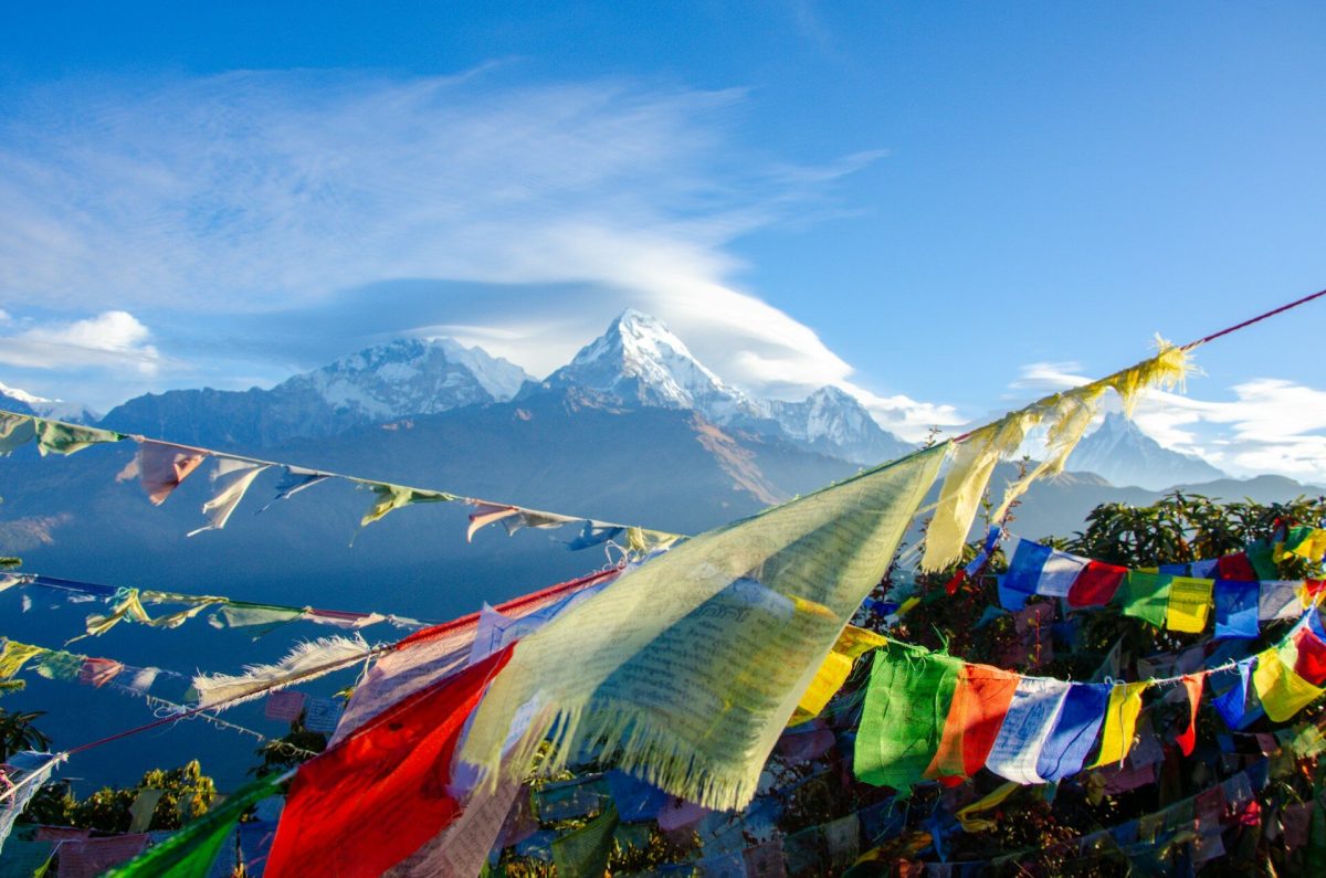 Everest's Spring Season Kicks Off With a Sword of Ice Hanging Overhead