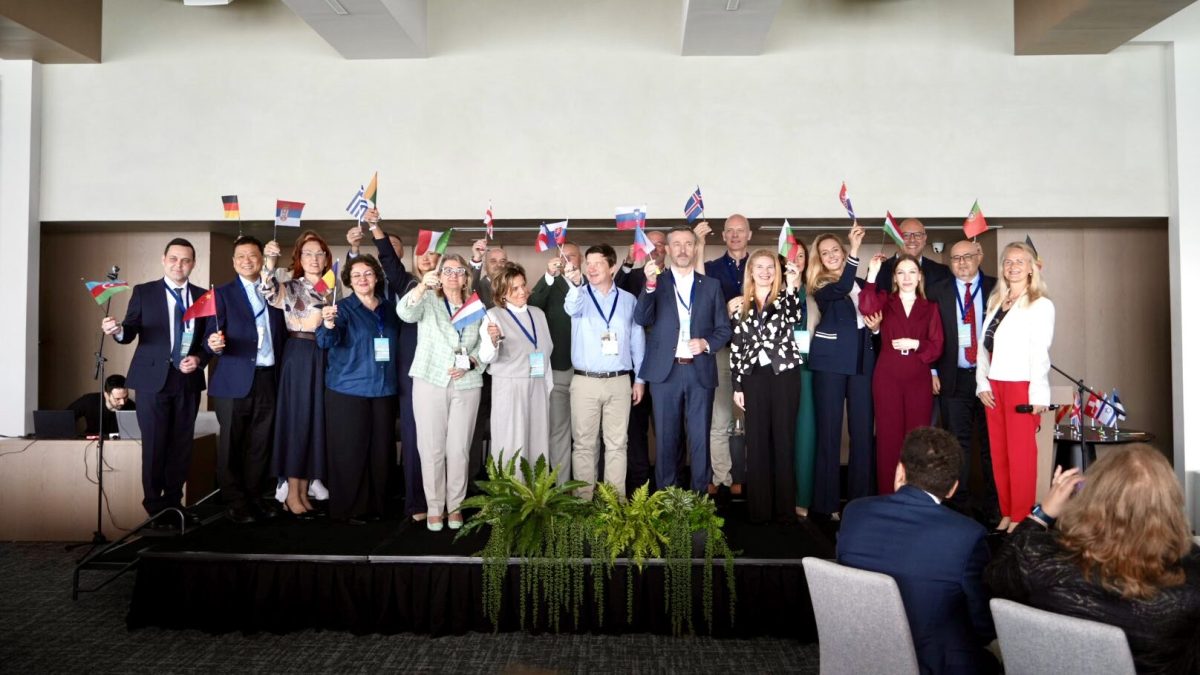 Group photo of healthcare and tourism professionals at HEALTHXCHANGE Summit 2026 in Varna