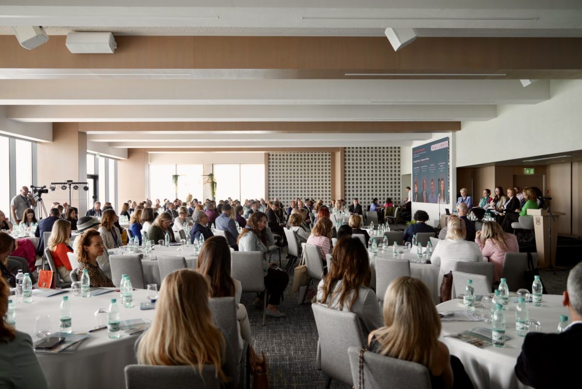 Large conference hall with hundreds of attendees seated at white-clothed tables during HEALTHXCHANGE Summit