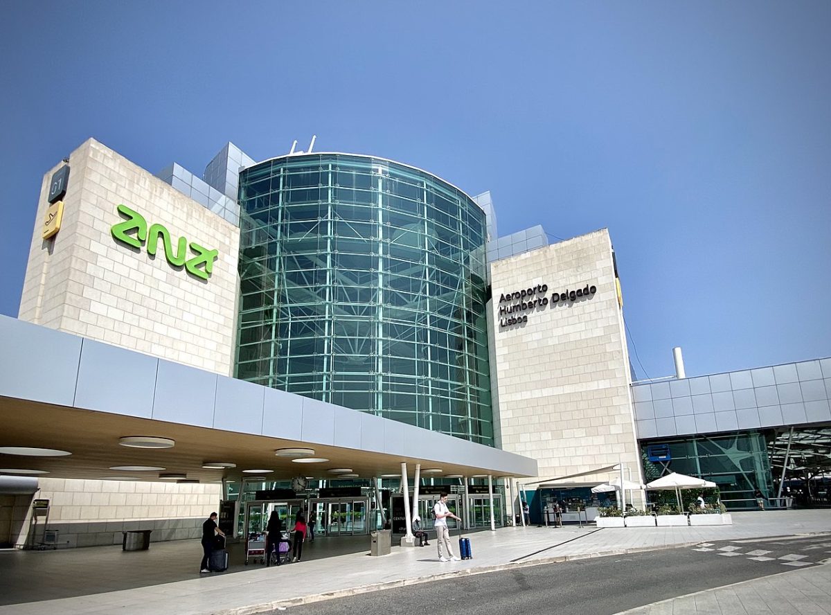 Lisbon Airport's New Border System Is Breaking Travelers