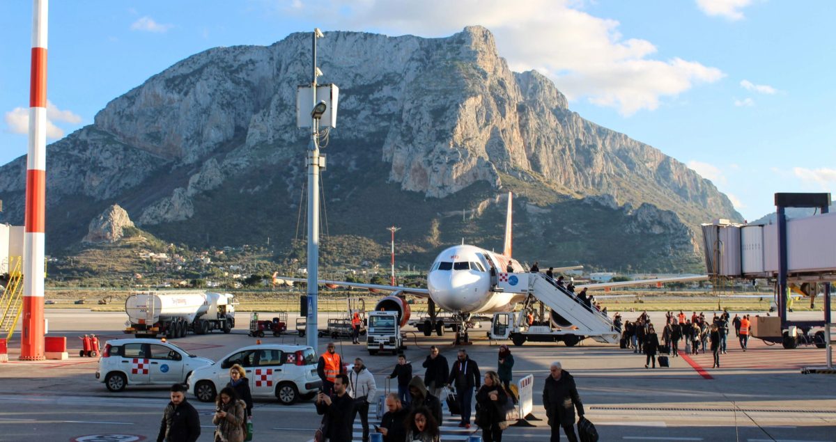 Mount Etna's Ash Cloud Just Shut Down Sicily's Busiest Airport Again
