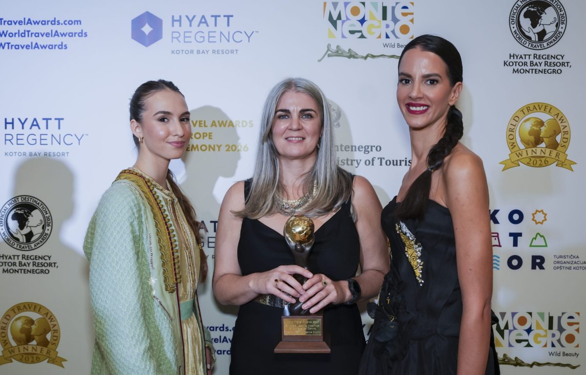 Portuguese tourism officials celebrate World Travel Awards win.
