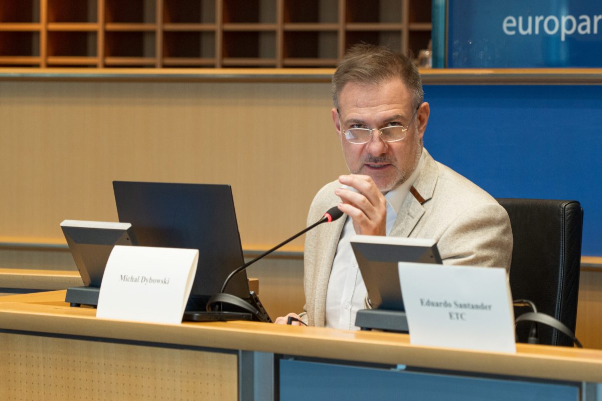 Speaker at European Parliament discussing health tourism standards during industry summit