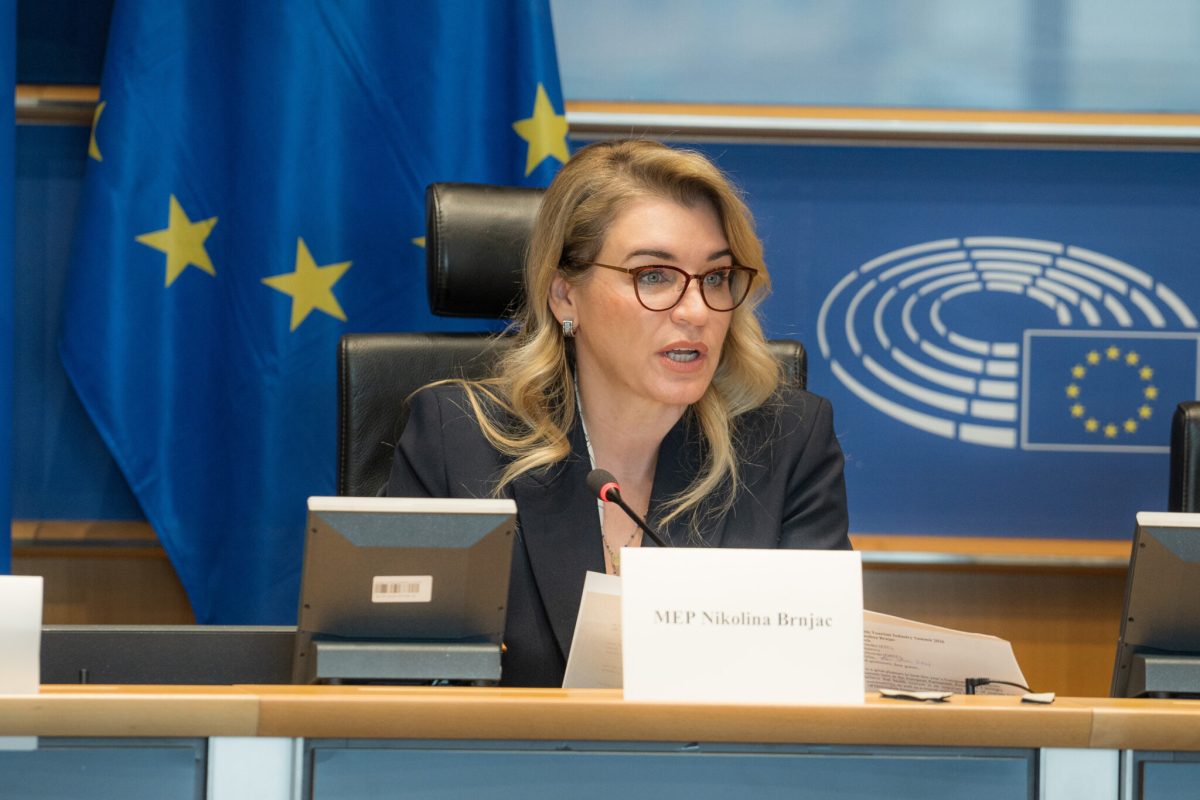 Woman speaking at European Parliament during health tourism industry summit discussion